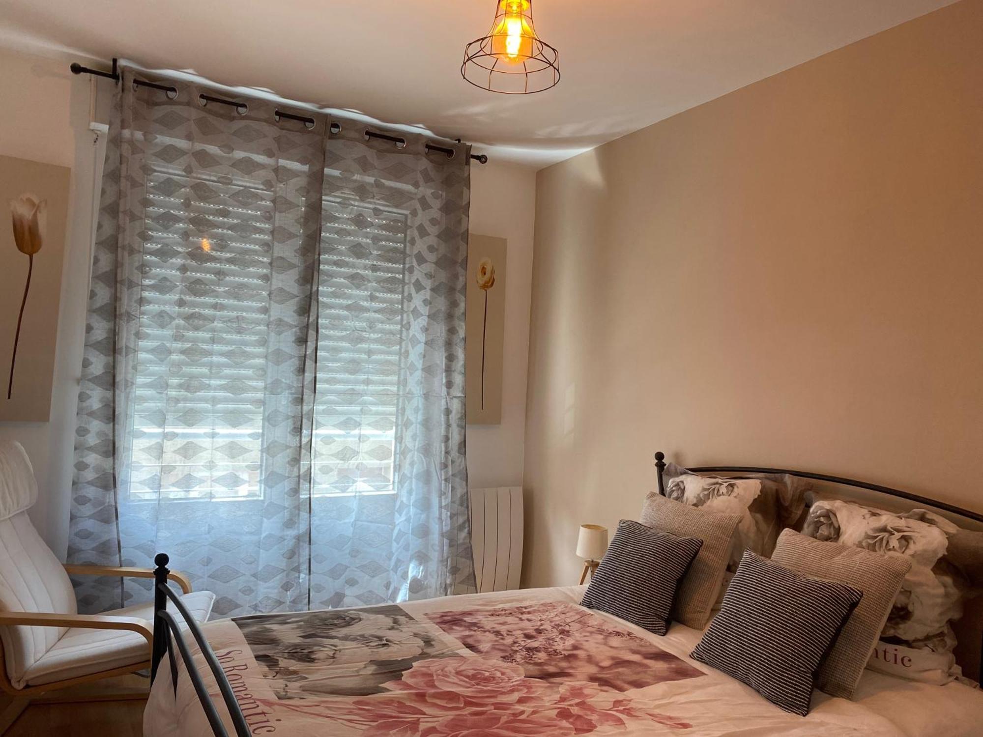 Parking Prive Gratuit, Balcon, 2 Chambres Clermont-Ferrand Exterior photo