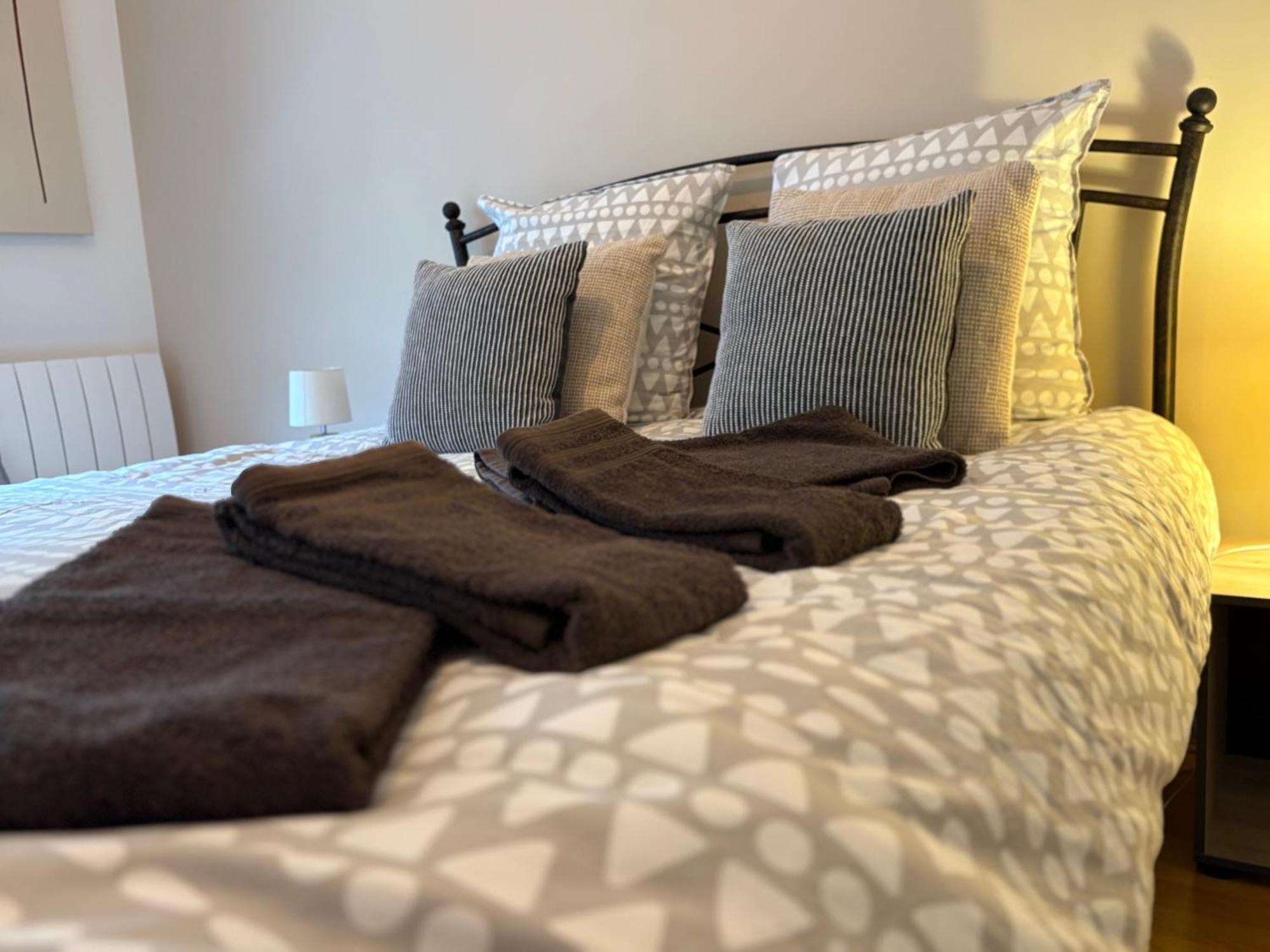 Parking Prive Gratuit, Balcon, 2 Chambres Clermont-Ferrand Exterior photo