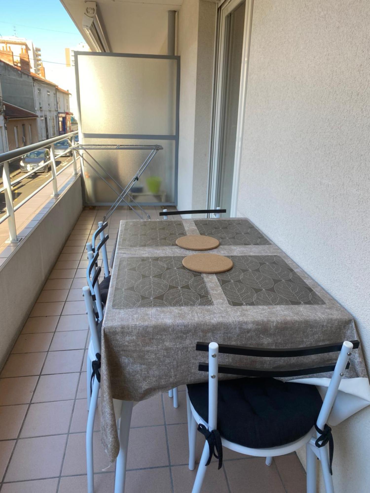 Parking Prive Gratuit, Balcon, 2 Chambres Clermont-Ferrand Exterior photo